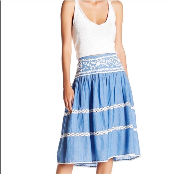 Joie Dresses & Skirts - Joie Chambray Embroidered Knee Length A-Line Skirt Blue White Size 6